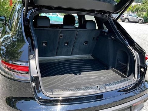 Used 2024 Porsche Macan AWD/4WD image 27