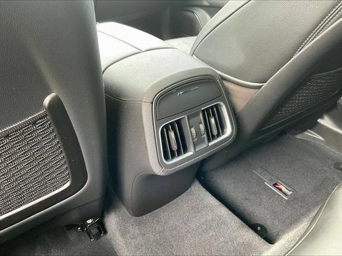 Used 2022 Maserati Levante GT AWD/4WD image 10