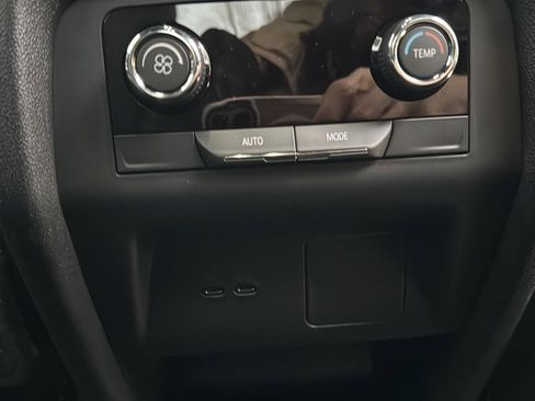 New 2026 Chevrolet Traverse LT w/ Midnight/Sport Edition AWD/4WD image 24