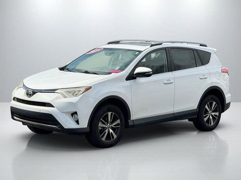 Used 2018 Toyota RAV4 XLE image 2