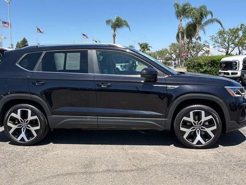 Used 2022 Volkswagen Taos SEL AWD/4WD image 2