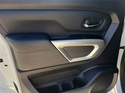 Used 2023 Nissan Titan SV image 17