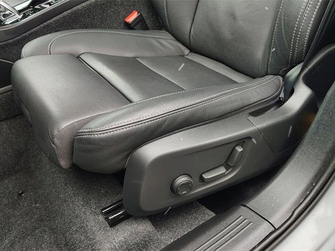 Certified 2025 Volvo XC40 B5 Plus image 10