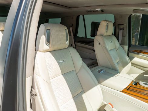 Used 2024 Cadillac Escalade Sport Platinum w/ LPO, ONYX Package image 15