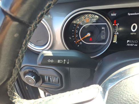 Used 2020 Jeep Wrangler Unlimited Sahara image 25