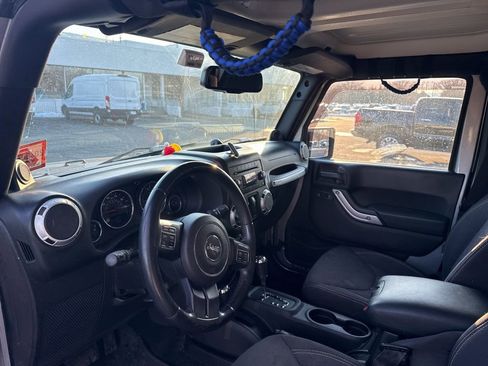 Used 2014 Jeep Wrangler Sahara w/ Connectivity Group image 8