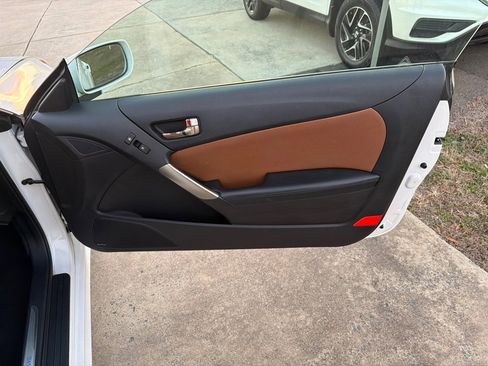 Used 2013 Hyundai Genesis 3.8 image 27