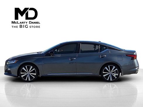Used 2019 Nissan Altima 2.5 SR w/ SR Premium Package image 3
