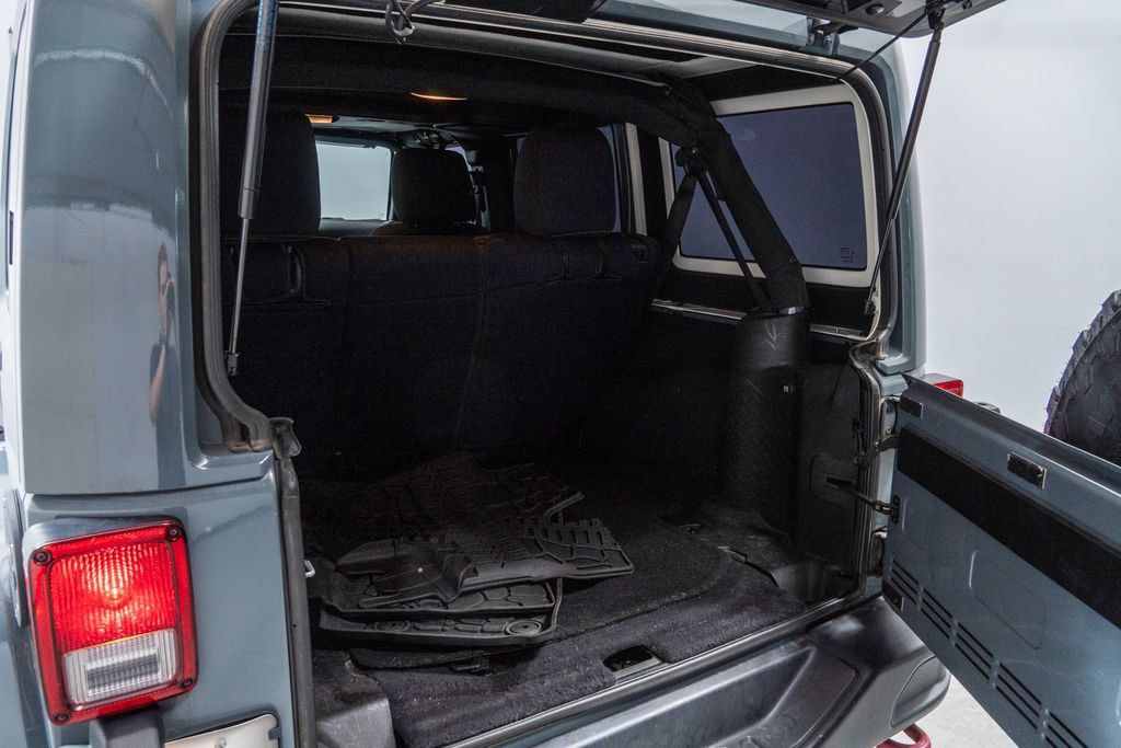 Used 2015 Jeep Wrangler Unlimited Rubicon AWD/4WD image 29