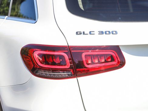 Used 2021 Mercedes-Benz GLC 300 image 9