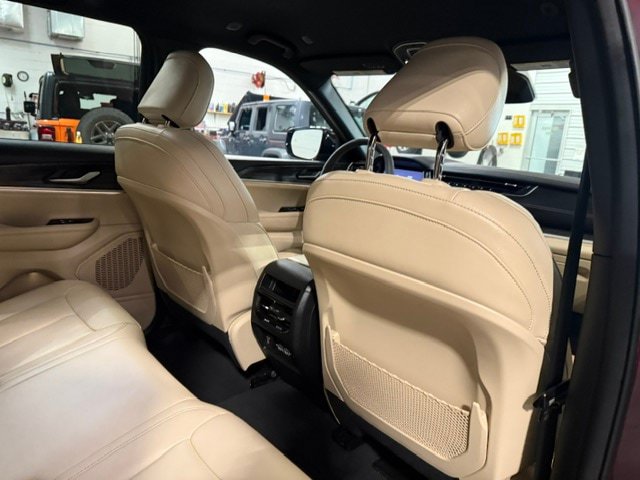 Used 2023 Jeep Grand Cherokee Limited AWD/4WD image 14