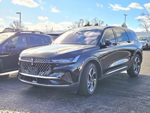 Used 2025 Lincoln Nautilus Premier w/ Equipment Group 102A image 4