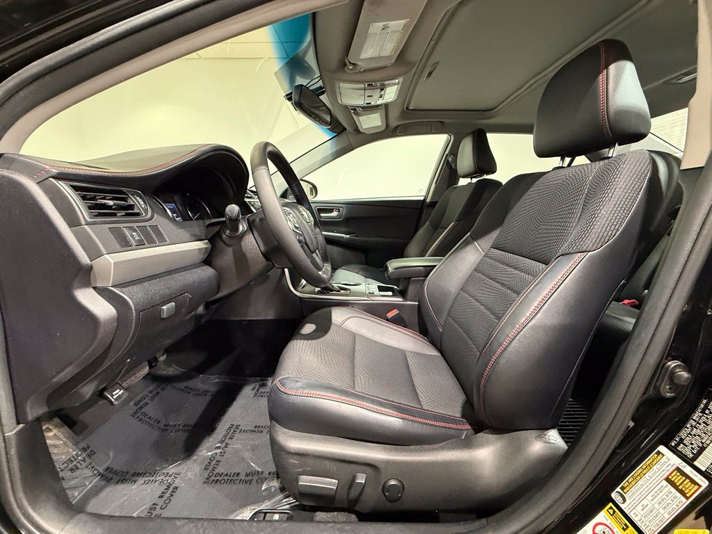 Used 2016 Toyota Camry SE w/ Moonroof Package FWD image 12