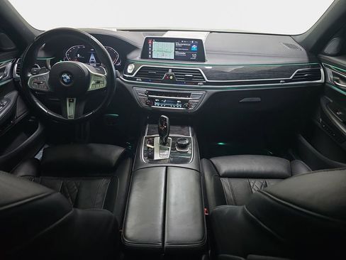 Used 2022 BMW 740i w/ M Sport Package image 12