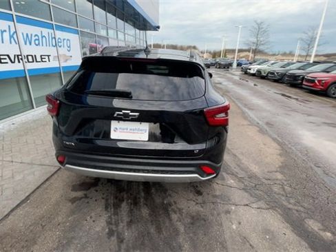 Certified 2025 Chevrolet Trax LT w/ LT Convenience Package image 7