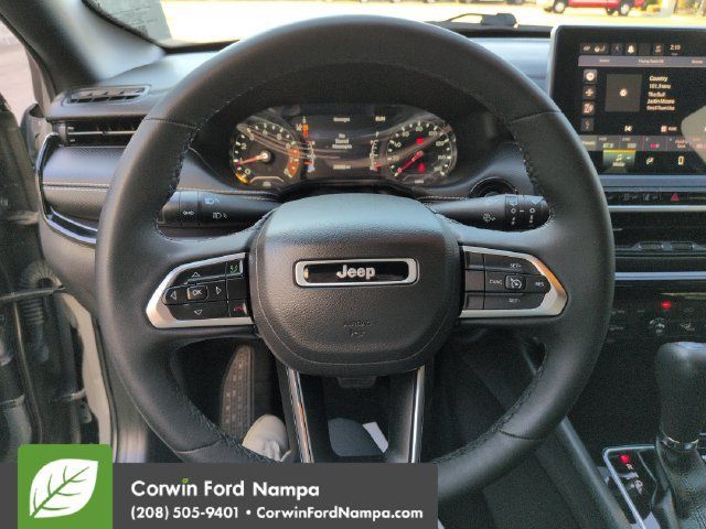 Used 2023 Jeep Compass Latitude w/ Convenience Group AWD/4WD image 14