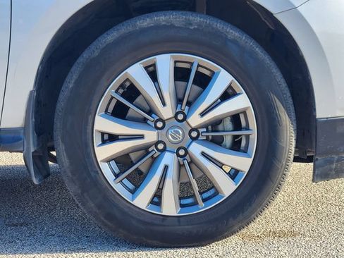 Used 2019 Nissan Pathfinder SL FWD image 11