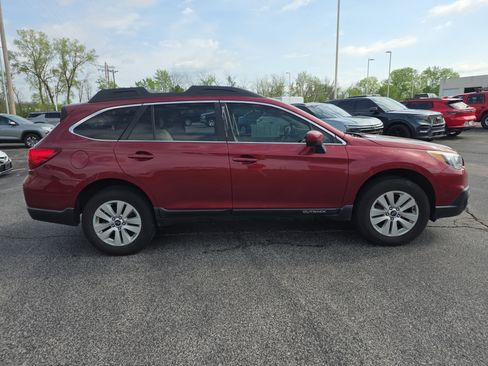 Used 2017 Subaru Outback 2.5i Premium image 2