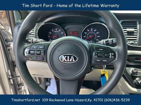 Used 2017 Kia Sedona LX image 17