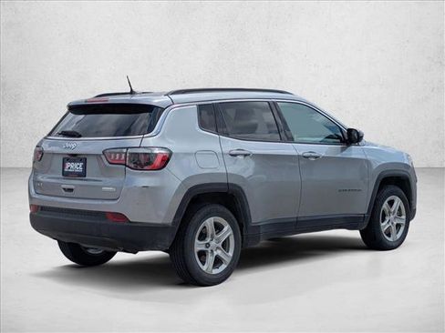 Used 2024 Jeep Compass Latitude AWD/4WD image 5