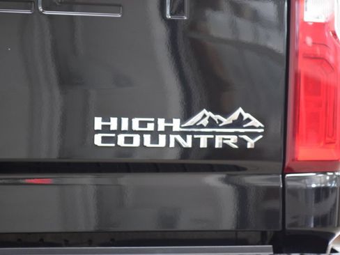 Used 2022 Chevrolet Silverado 2500 High Country w/ Z71 Off-Road Package AWD/4WD image 27