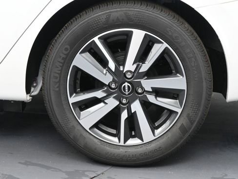 New 2025 Nissan Versa SV w/ Trunk Package FWD image 18