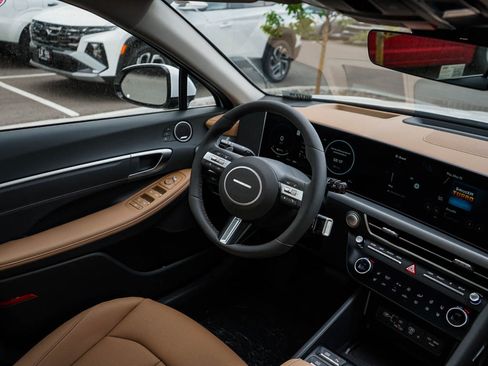 New 2025 Hyundai Sonata Limited image 12