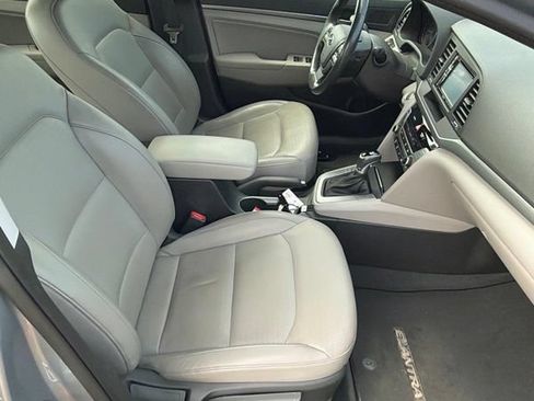 Used 2017 Hyundai Elantra Limited FWD image 10