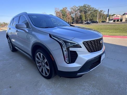 Used 2019 Cadillac XT4 Premium Luxury w/ Enhanced Visibility Package image 7