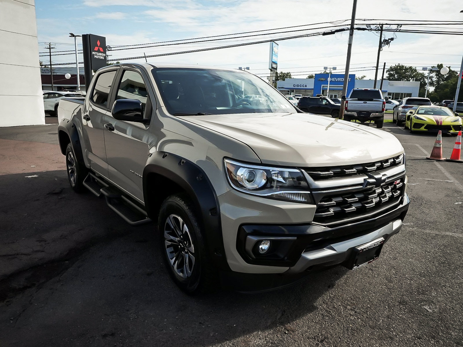 Used 2022 Chevrolet Colorado Z71 AWD/4WD image 3