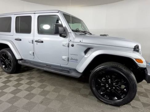 Used 2023 Jeep Wrangler Unlimited Sahara w/ Cold Weather Group AWD/4WD image 2