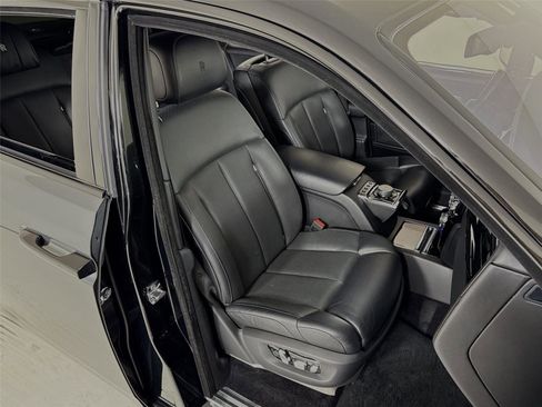 Used 2019 Rolls-Royce Phantom Sedan image 34