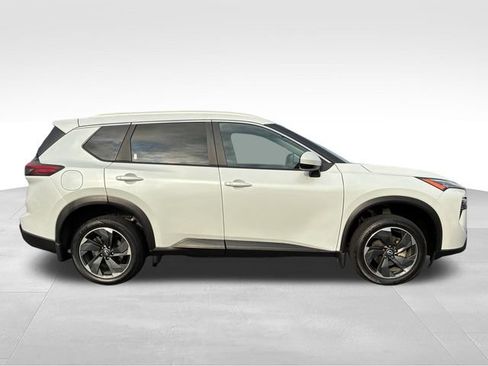 Certified 2024 Nissan Rogue SV w/ SV Premium Package AWD/4WD image 5