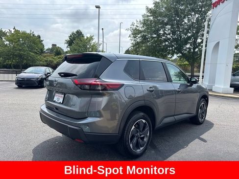 Used 2024 Nissan Rogue SV FWD image 7
