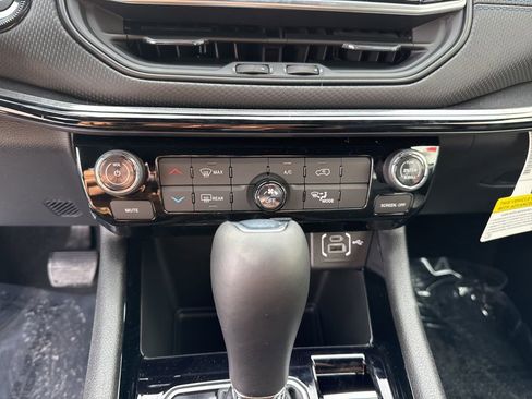 New 2026 Jeep Compass Latitude AWD/4WD image 21