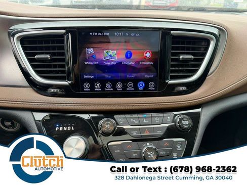 Used 2017 Chrysler Pacifica Limited FWD image 25