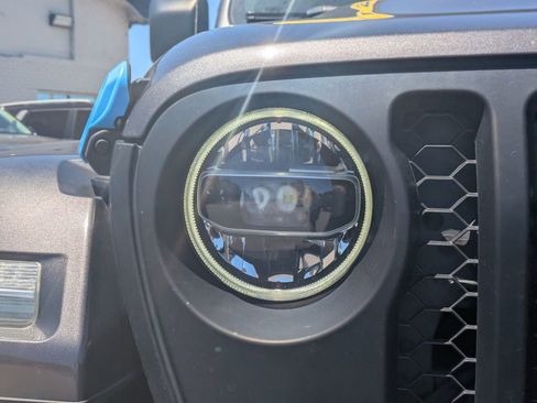 Used 2021 Jeep Wrangler Unlimited Sahara w/ Cold Weather Group AWD/4WD image 8