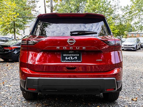 Used 2024 Nissan Rogue S image 5