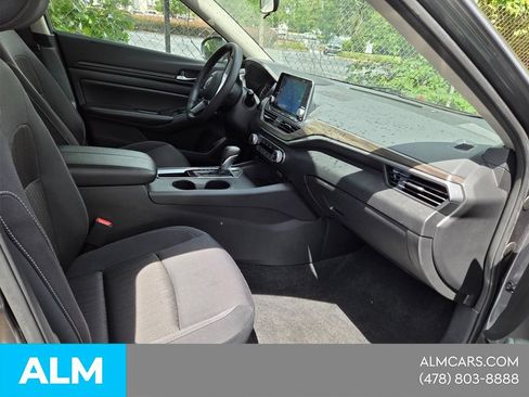 Used 2025 Nissan Altima 2.5 SV FWD image 15