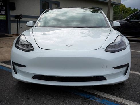 Used 2023 Tesla Model 3 Standard Range image 2