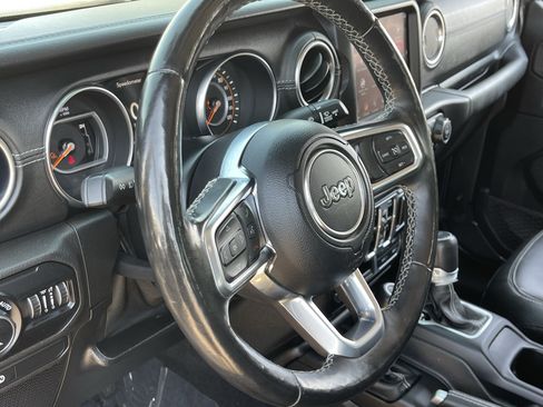 Used 2020 Jeep Gladiator Overland AWD/4WD image 21