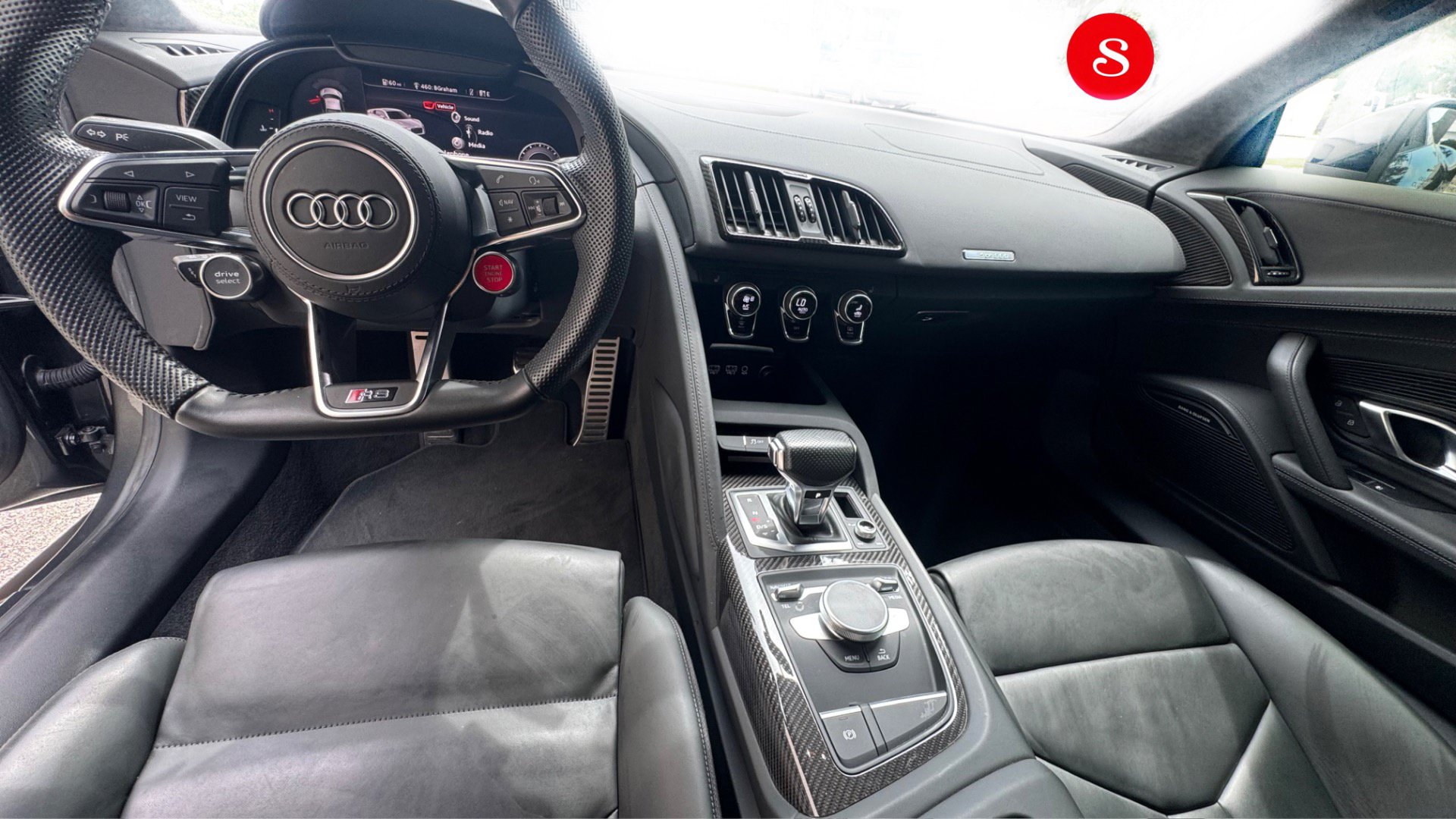 Used 2018 Audi R8 V10 w/ Premium Package RWD image 12