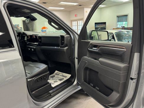 Used 2025 GMC Sierra 1500 SLT AWD/4WD image 15
