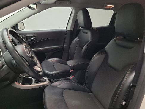 Used 2018 Jeep Compass Latitude w/ Popular Equipment Group FWD image 17