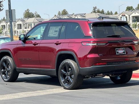 New 2025 Jeep Grand Cherokee Altitude image 6