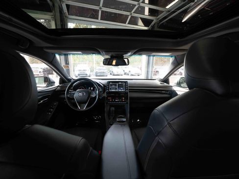 Used 2019 Toyota Avalon XLE image 19