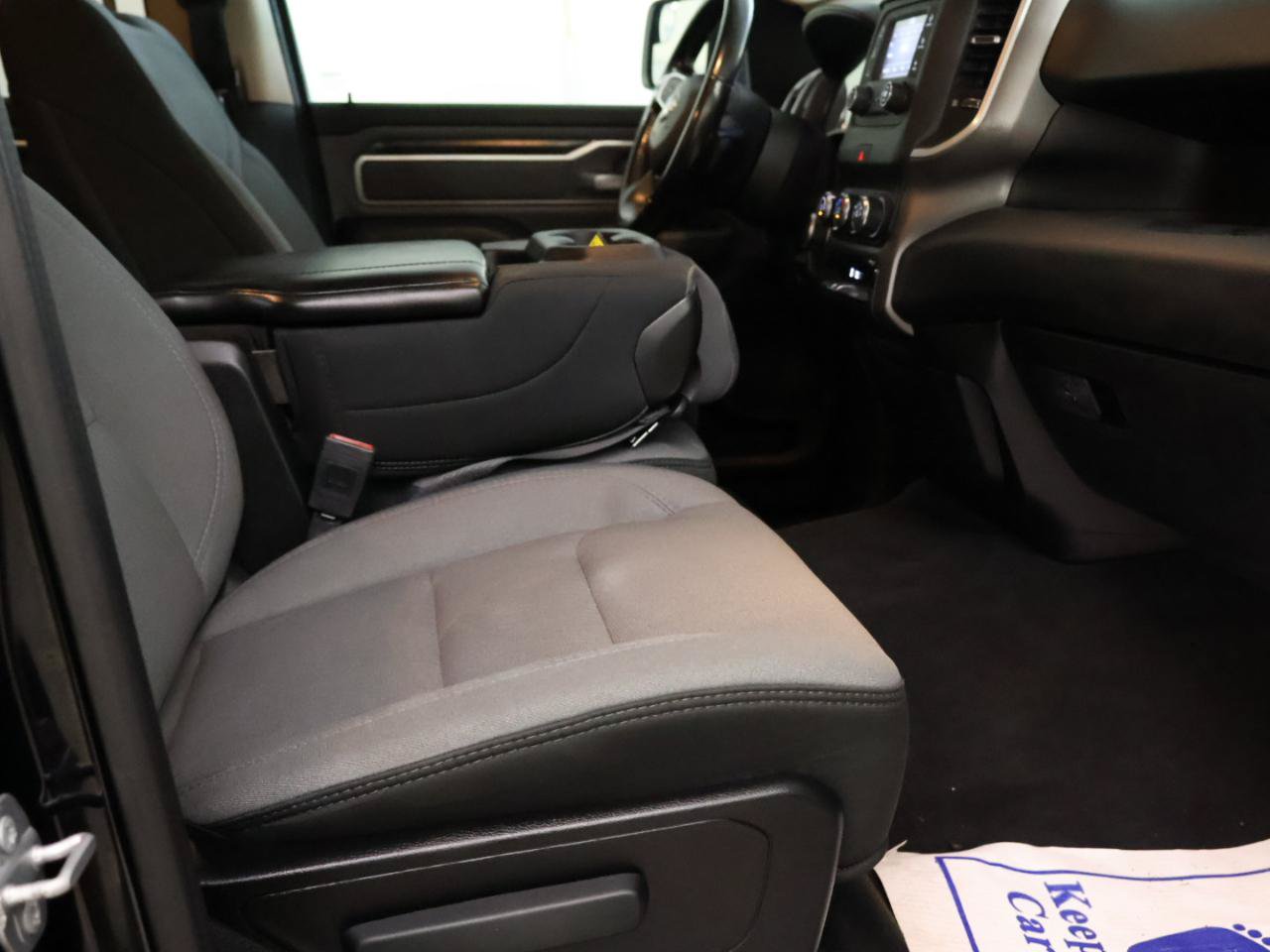 Used 2020 RAM 1500 Big Horn AWD/4WD image 16