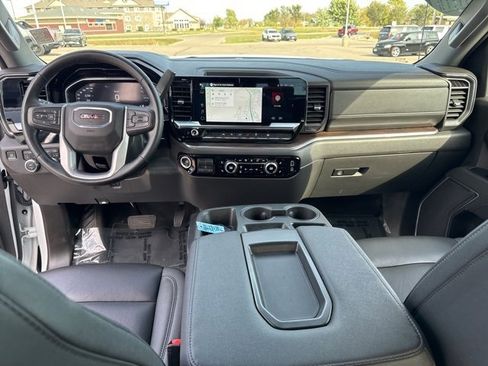 Used 2025 GMC Sierra 1500 SLT image 9