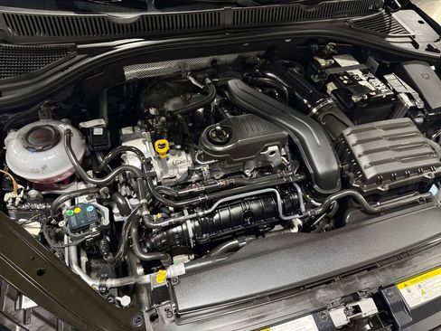 Used 2025 Volkswagen Jetta SE FWD image 38