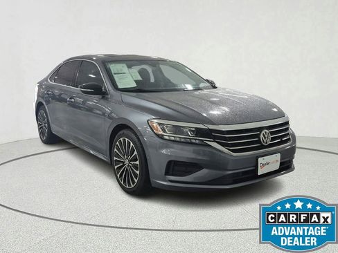 Used 2022 Volkswagen Passat 2.0T FWD image 8